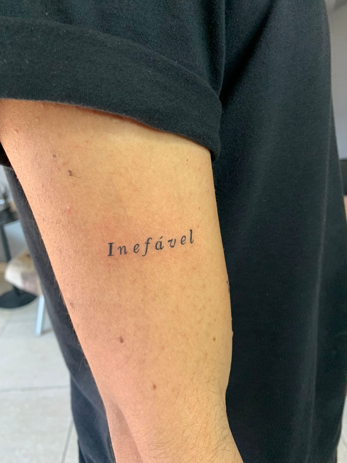 Tatuagem artística feita na FreitasTattoo RJ, estúdio de tatuagem no Rio