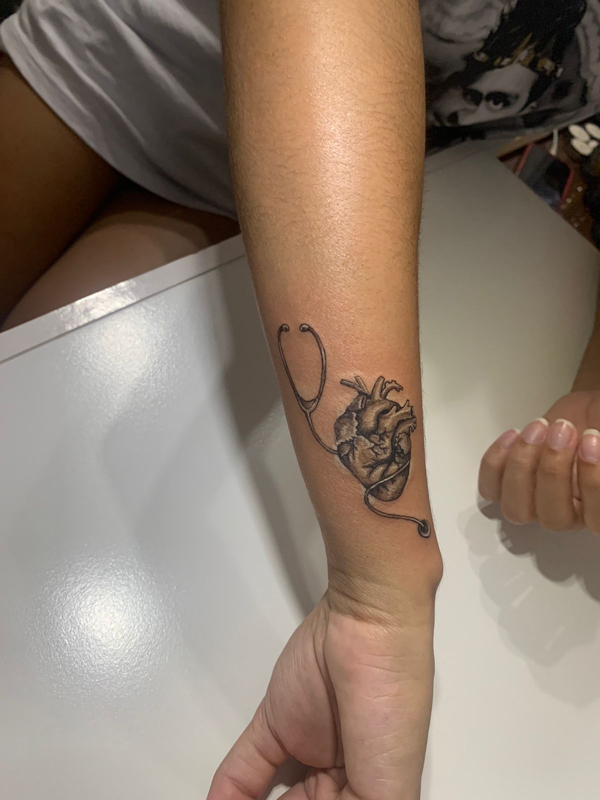 Tatuagem artística feita na FreitasTattoo RJ, estúdio de tatuagem no Rio