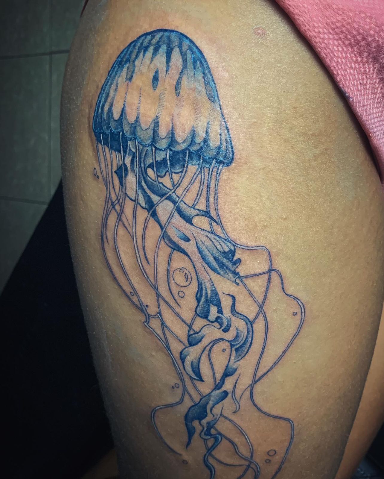 Tatuagem artística feita na FreitasTattoo RJ, estúdio de tatuagem no Rio