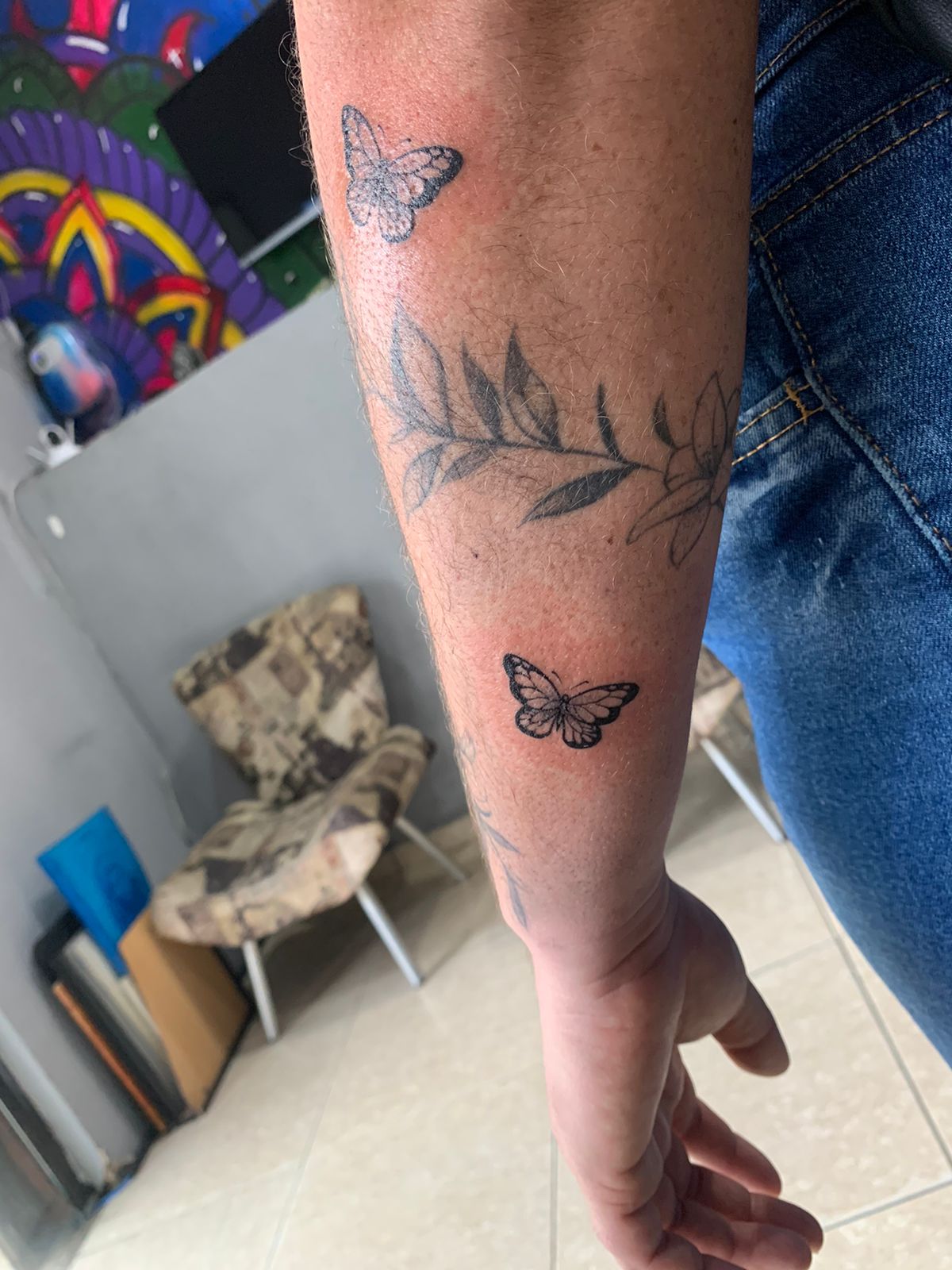 Tatuagem artística feita na FreitasTattoo RJ, estúdio de tatuagem no Rio