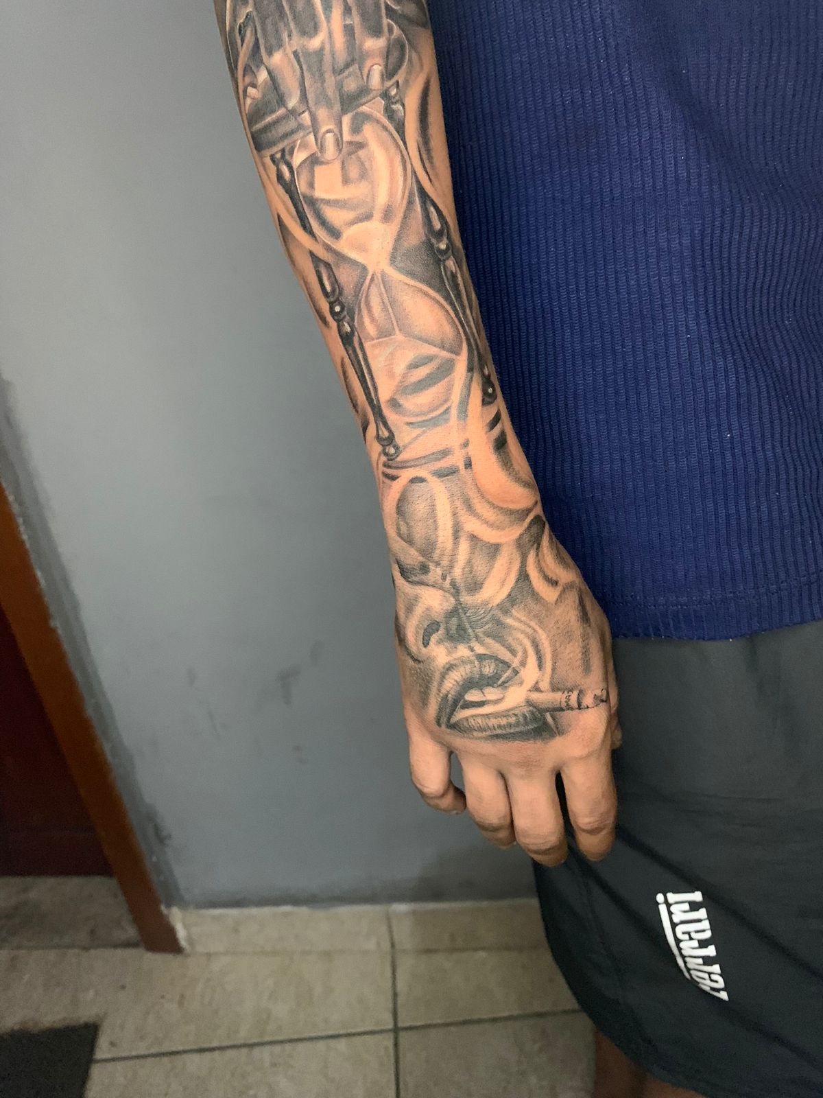 Tatuagem artística feita na FreitasTattoo RJ, estúdio de tatuagem no Rio