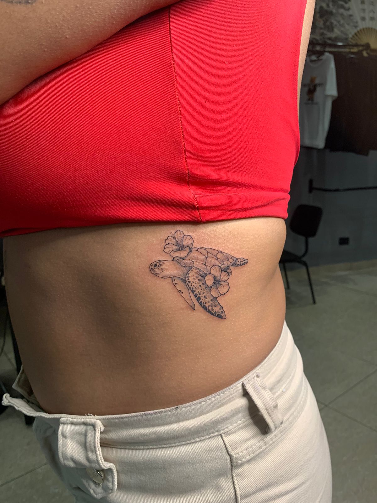 Tatuagem artística feita na FreitasTattoo RJ, estúdio de tatuagem no Rio
