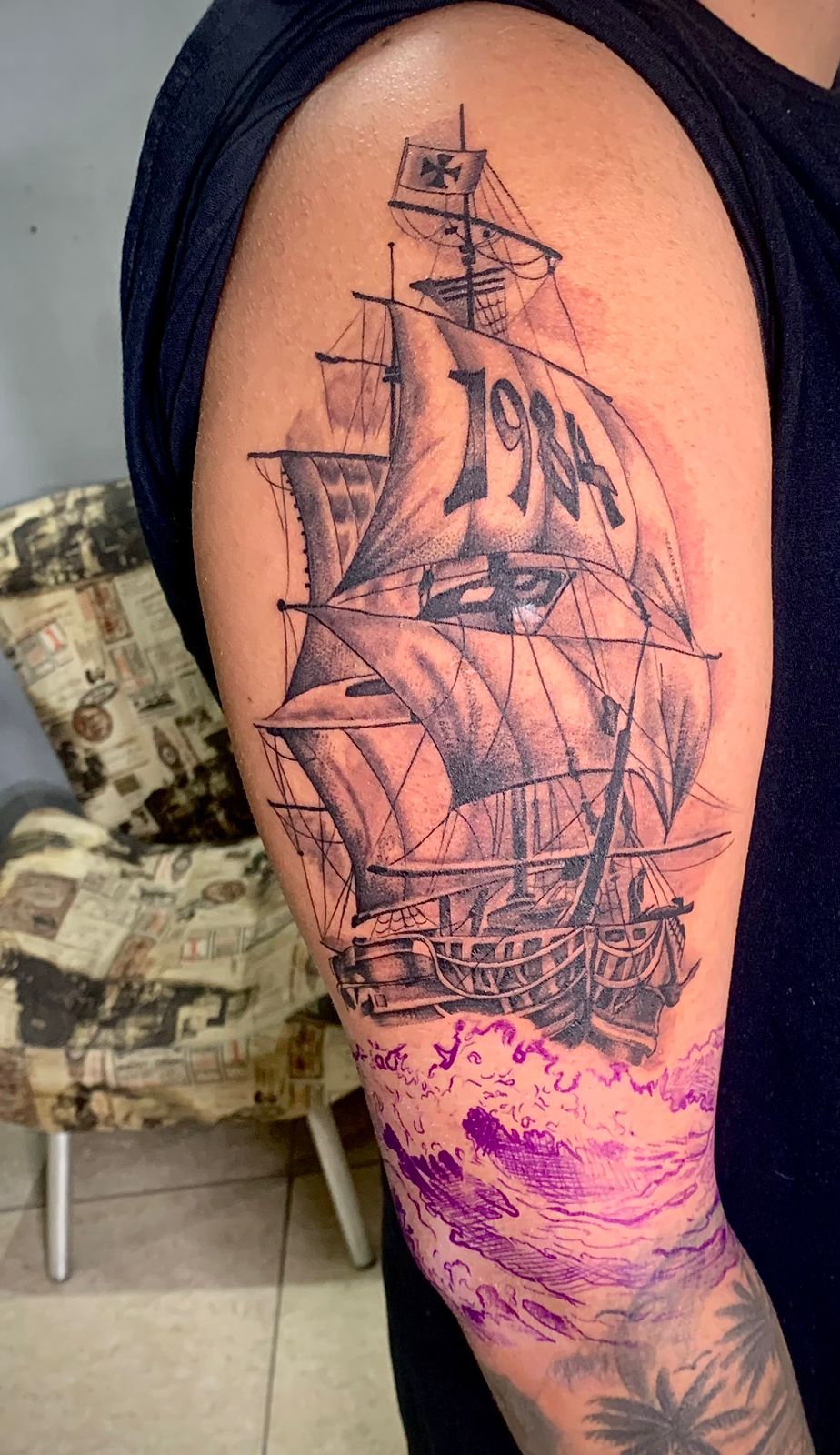 Tatuagem artística feita na FreitasTattoo RJ, estúdio de tatuagem no Rio