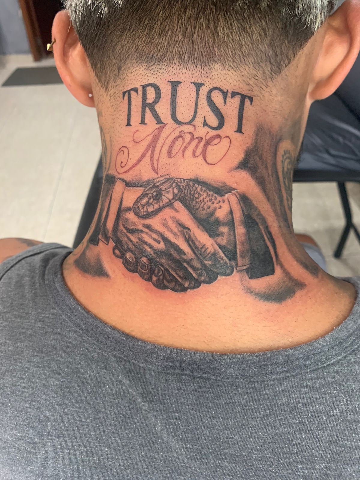 Tatuagem artística feita na FreitasTattoo RJ, estúdio de tatuagem no Rio