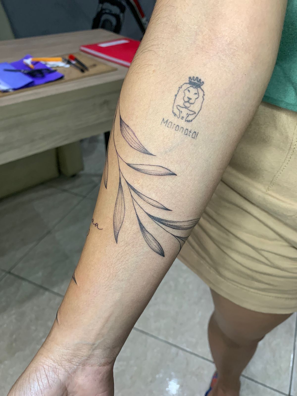 Tatuagem artística feita na FreitasTattoo RJ, estúdio de tatuagem no Rio